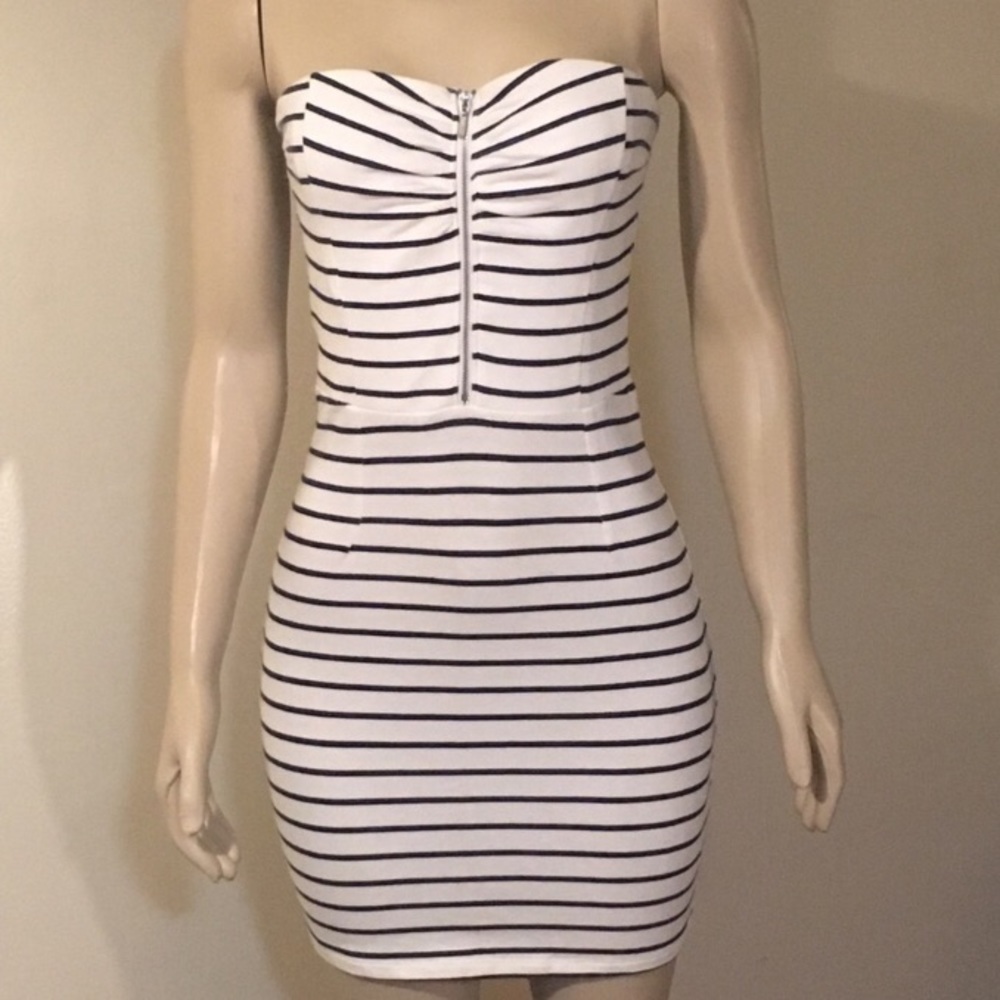 Striped bodycon strapless dress